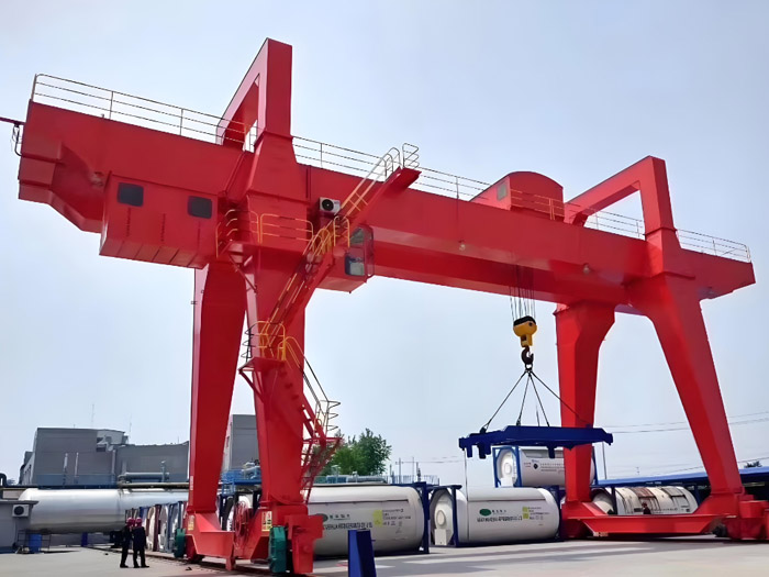 What are the differences between gantry cranes and bridge cranes?