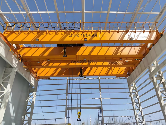 What should be paid attention to when maintaining a bridge crane?