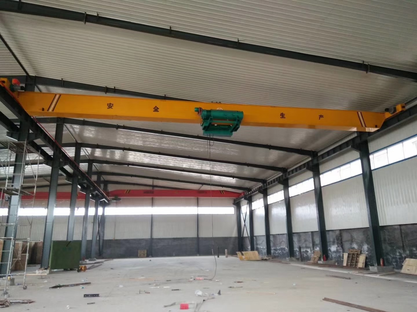 What are the techniques for improving operational efficiency of bridge cranes