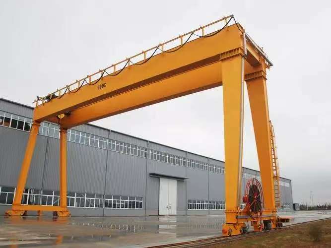 What are the working characteristics of bridge cranes